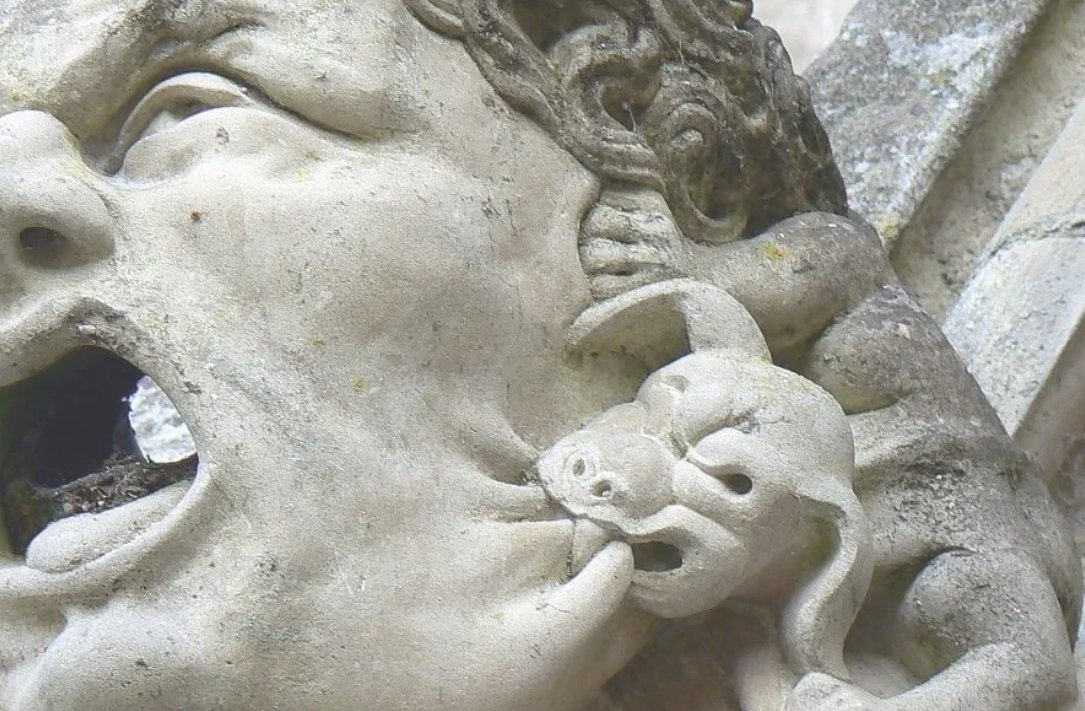 A gargoyle biting another Gargolyle...